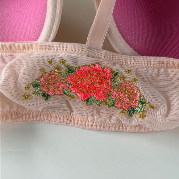 PINK VICTORIA'S SECRET EMBROIDERED BLUSH PINK PUSHUP BRA T BACK 36C SEAMLESS - Picture 3 of 9